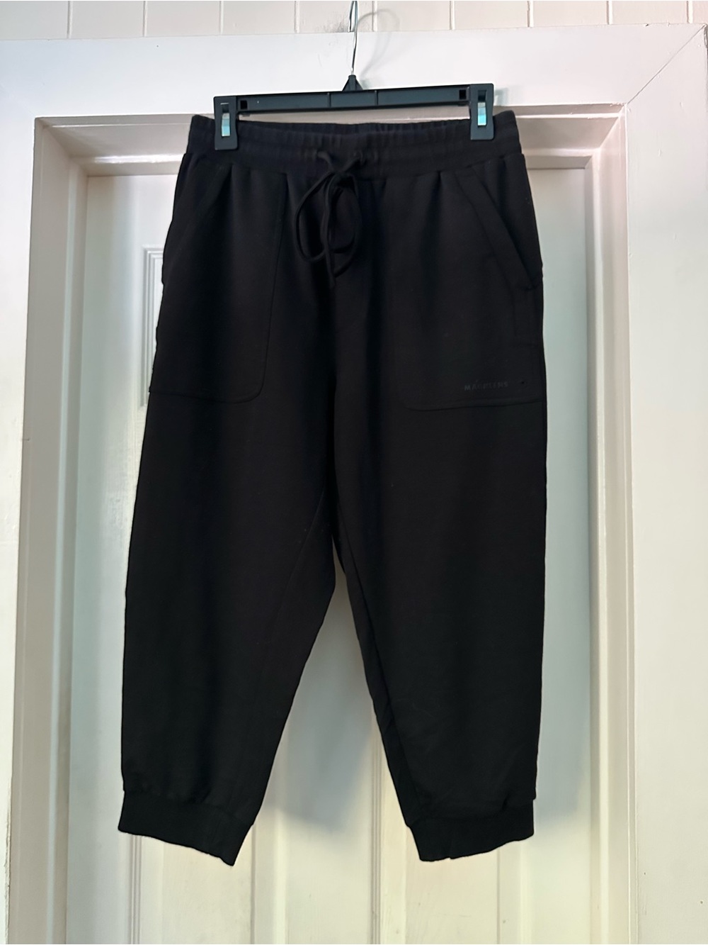 Relaxed Black Drawstring Cropped Jogger Capris